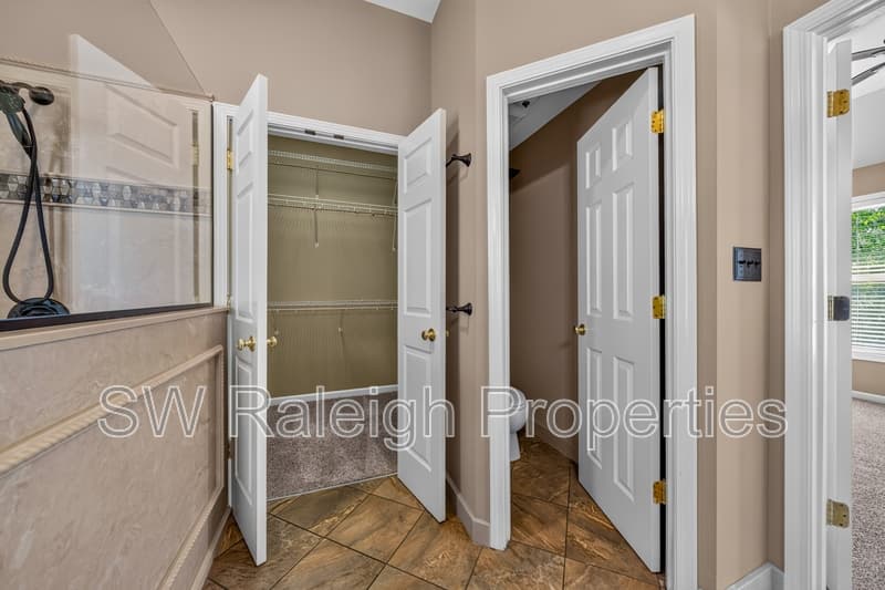Apex House: 1412 Willow Leaf Way