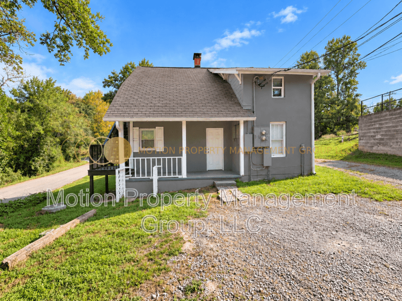 Lenoir House: 808 Harrisburg Dr SW