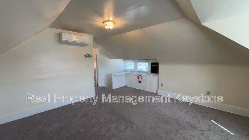 Pittsburgh House: 1122 Greenfield Avenue