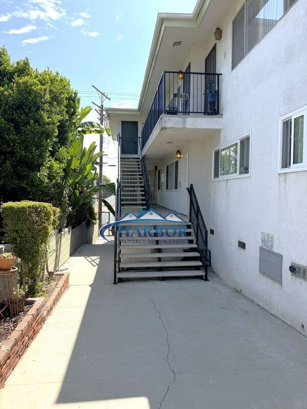 San Pedro Condo: 718 S. Leland Street