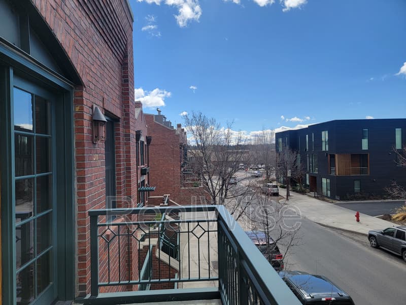Bend Townhome: 16 SW Wall St