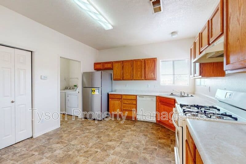 Albuquerque House: 3639 Big Cottonwood CT SW