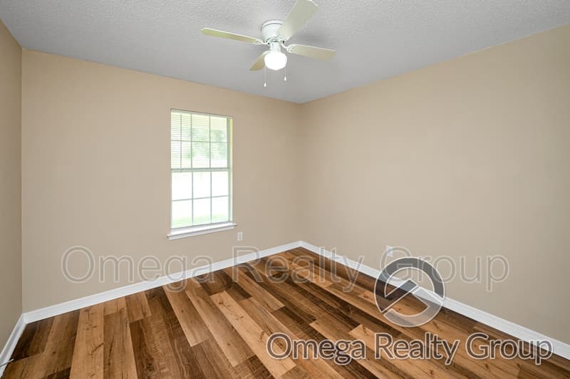 Mobile House: 3020 Barlett Dr