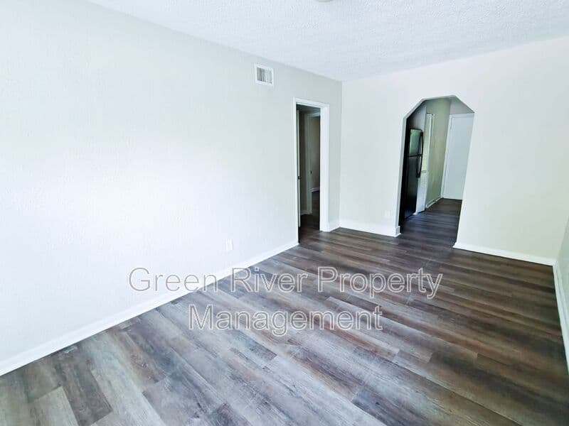 Jacksonville House: 2831 West 6th Street