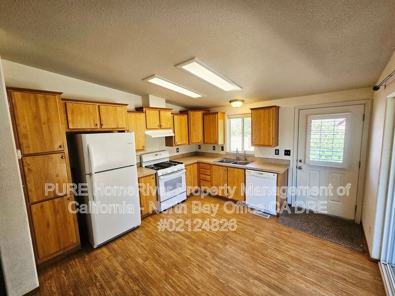 Redwood Valley House: 10590 East Rd