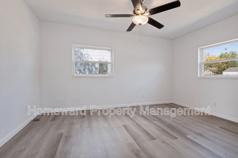 Fort Worth House: 3224 Burson Avenue