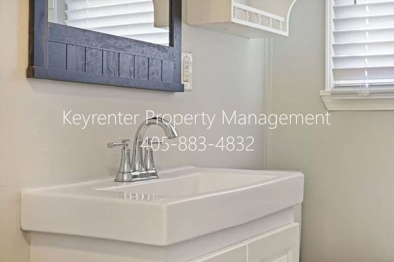 Oklahoma City House: 3937 SW 27th Pl
