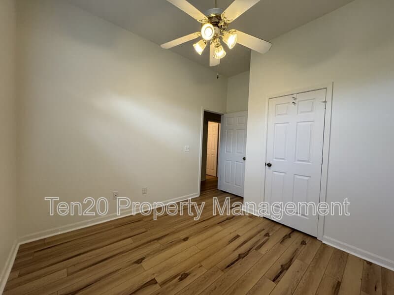 Columbus House: 6009 Creek Stone Court