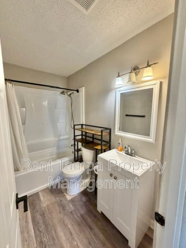 St. Petersburg House: 1635 40th Street South