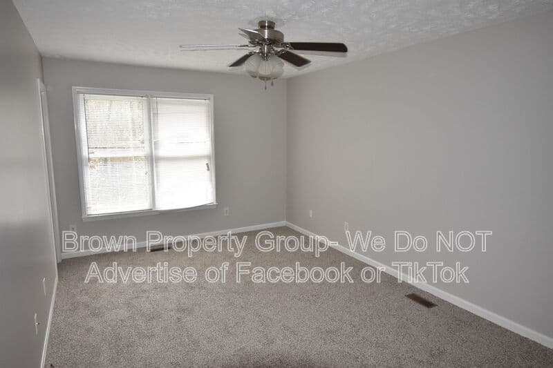 Fayetteville House: 6313 Applewhite Rd