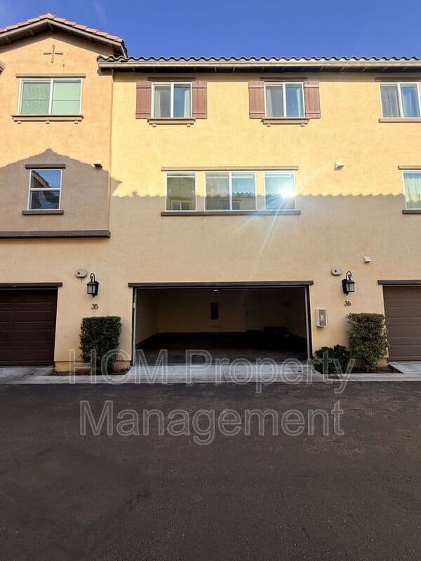 Santa Ana House: 120 S Pacific Ave