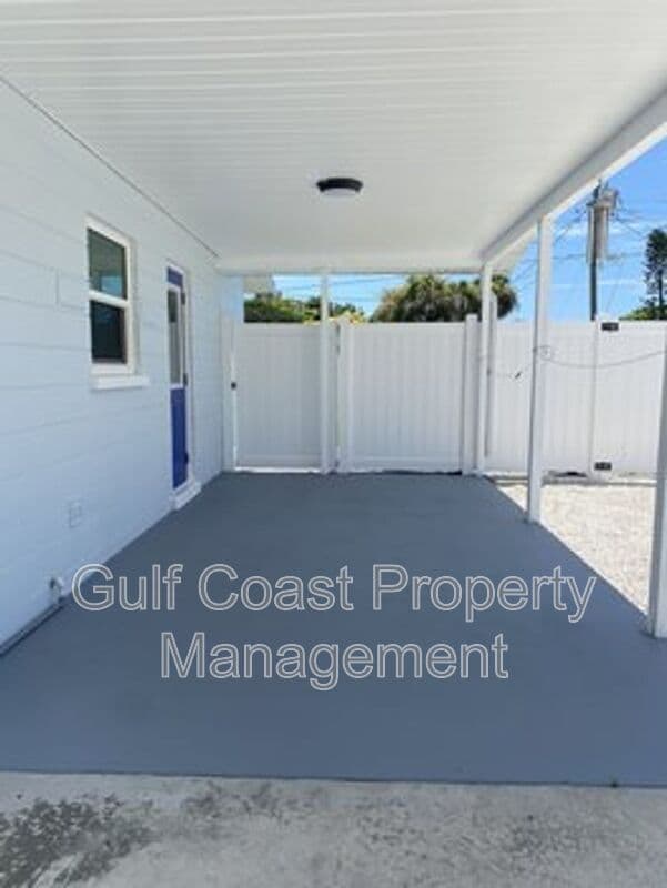 Venice House: 232 Glen Oak Road