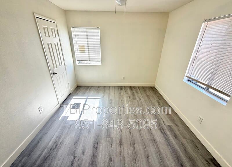 Riverside House: 8756 Greenpoint Ave