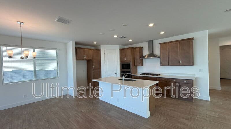 Peoria House: 31958 N 116th Ave