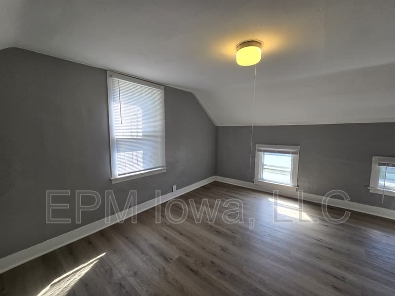 Waterloo House: 908 West 6th Street