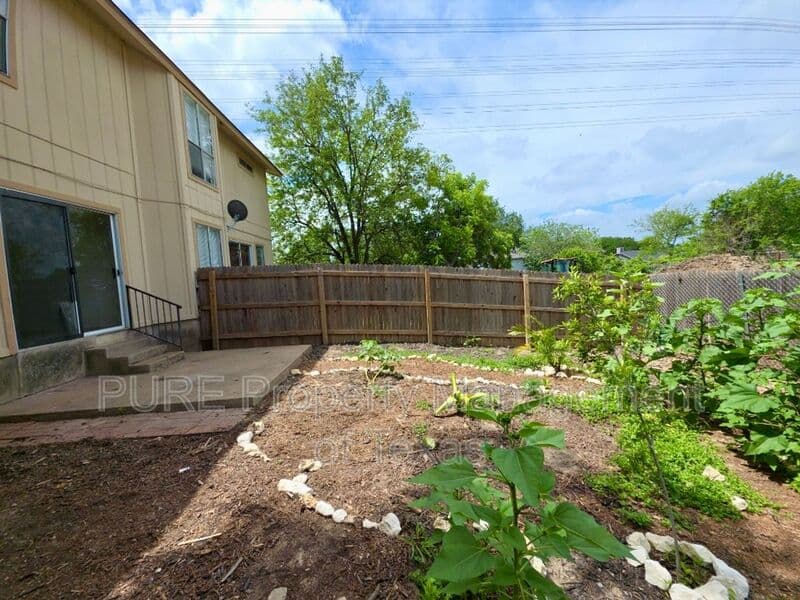 Austin Condo: 12120 Thompkins Dr.