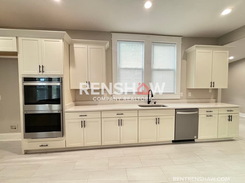 Memphis House: 59 N Willett St