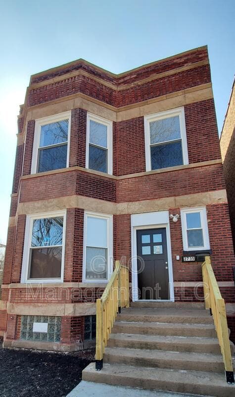 Chicago Condo: 2735 West Flournoy Street