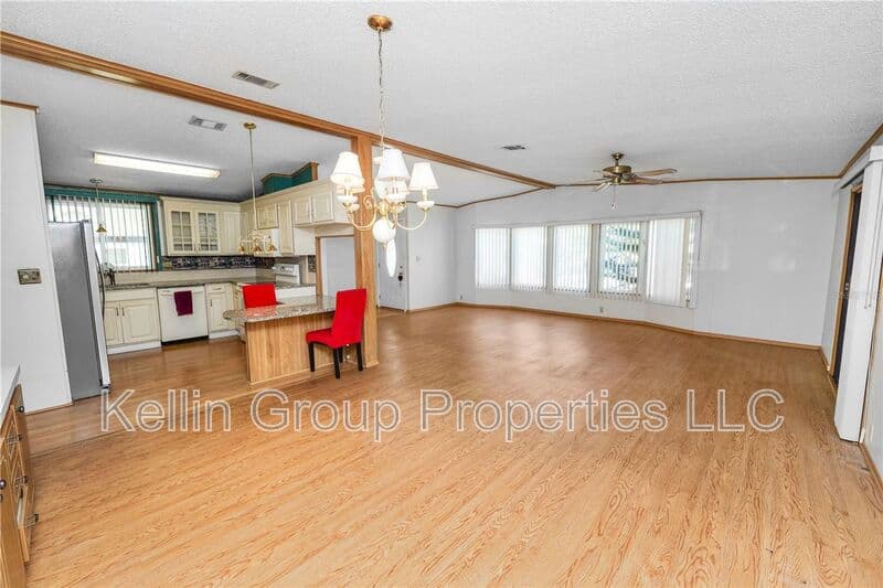 Lakeland House: 1706 Fox Hill Dr