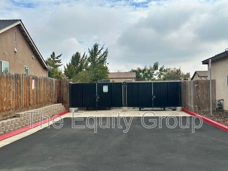 Visalia House: 3707 W. Nellis Ave