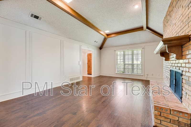 Plano Condo: 2130 Teakwood Ln