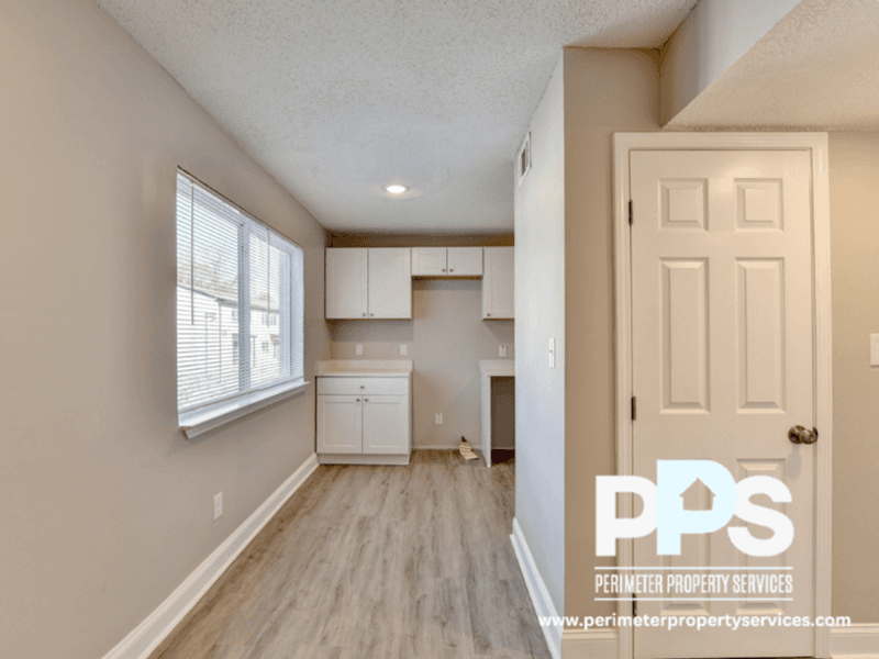 Atlanta House: 390 West Lake Avenue