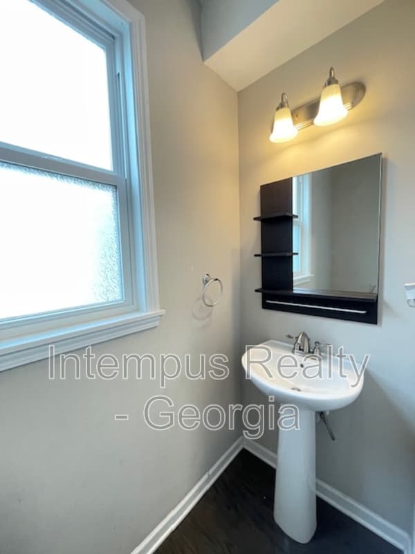 Powder Springs House: 3816 Thackary Dr