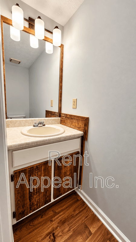 Loganville House: 4284 Fiddlers Bnd