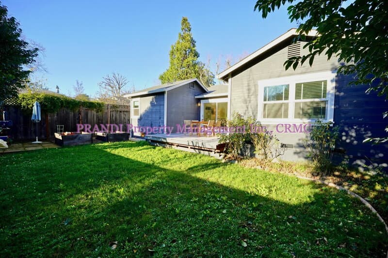 San Rafael House: 245 Solano St