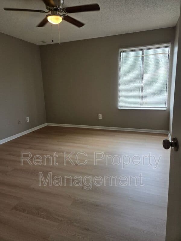 Smithville Condo: 208 W. Main Street
