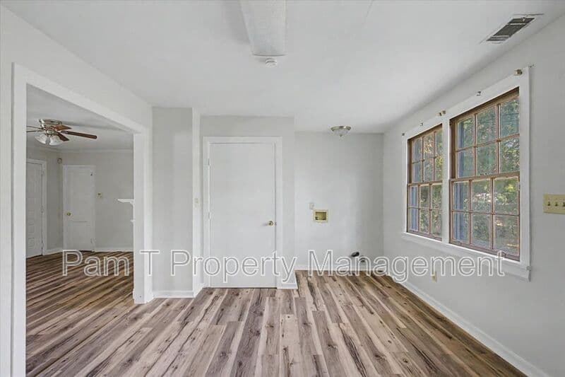 Savannah House: 1936 New Mexico St