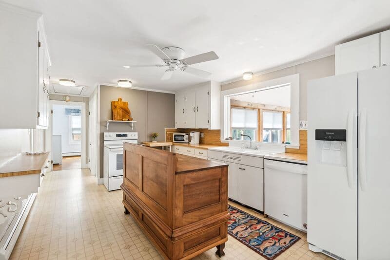 Wells House: 240 Island Beach Road