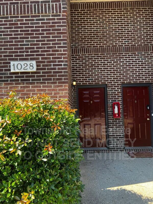 Fayetteville House: 1028-1 Ancestry Dr.