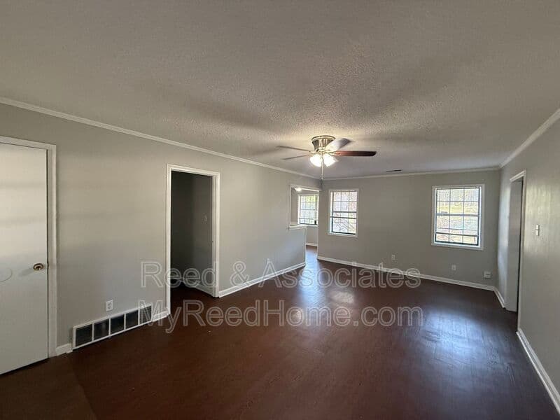 Southaven House: 892 Oaklawn Place