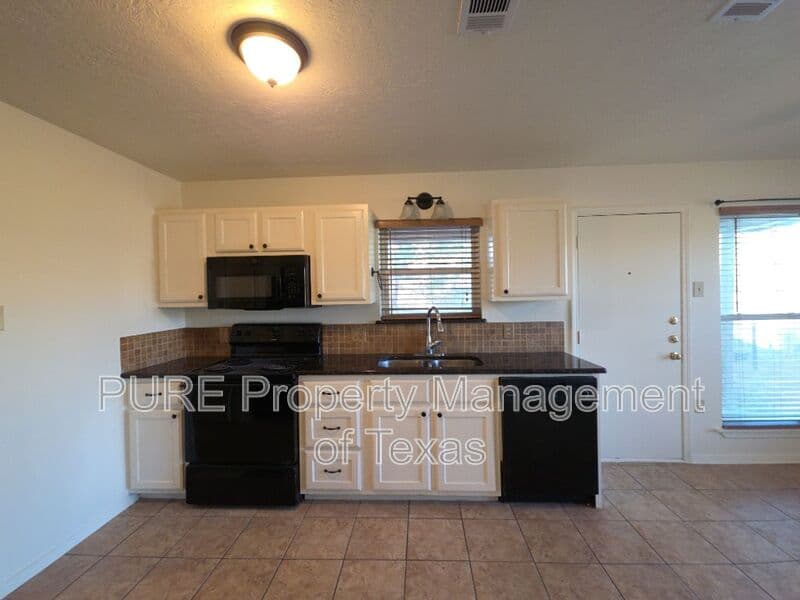 Elgin House: 304 McClendon Dr