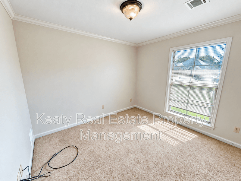 Lafayette House: 507 Lodge Drive