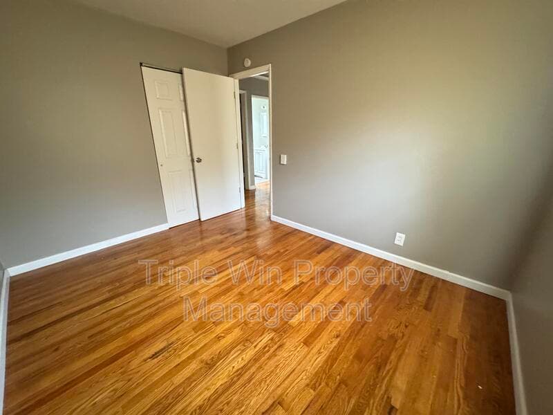 Saint Louis House: 1372 Farmview Ave