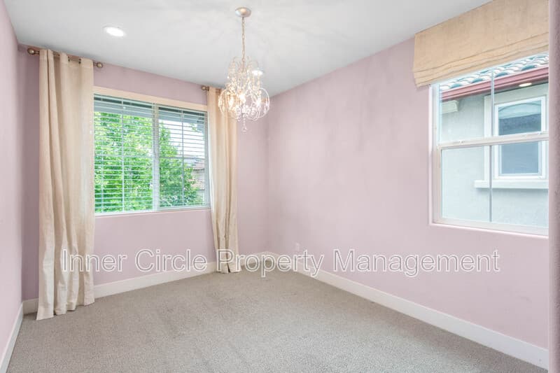 Brentwood House: 376 Bougainvilla Drive