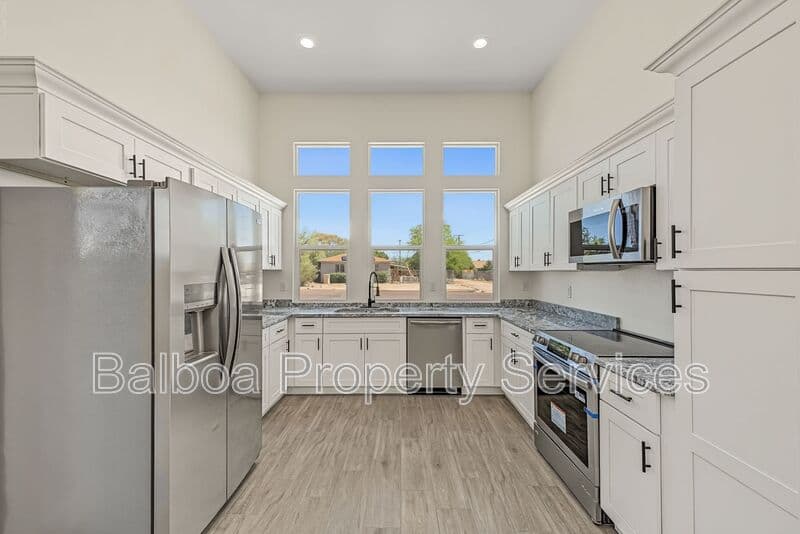 Buckeye Condo: 212 2nd Ave E
