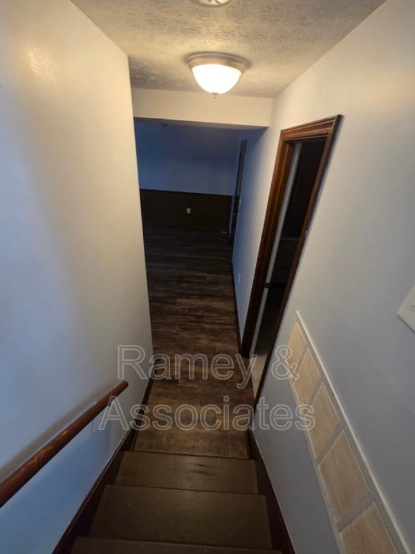 Louisville House: 7310 Grannel Road