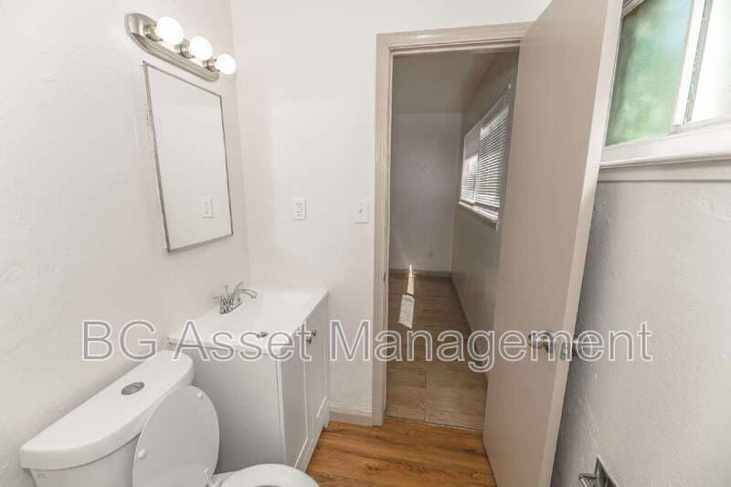 Sacramento Condo: 728 Darina Avenue