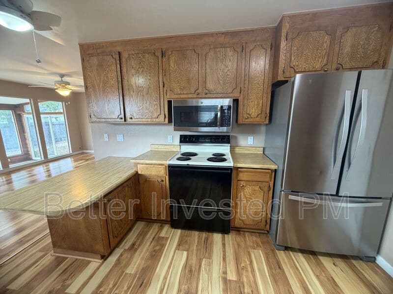 Ukiah House: 611 Tokay Ave