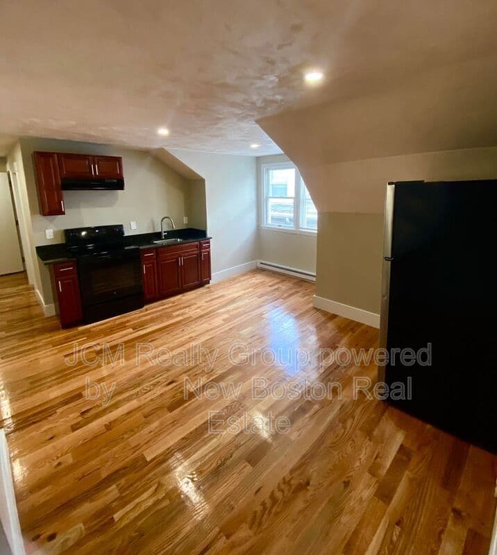 Salem Condo: 39 Salem St