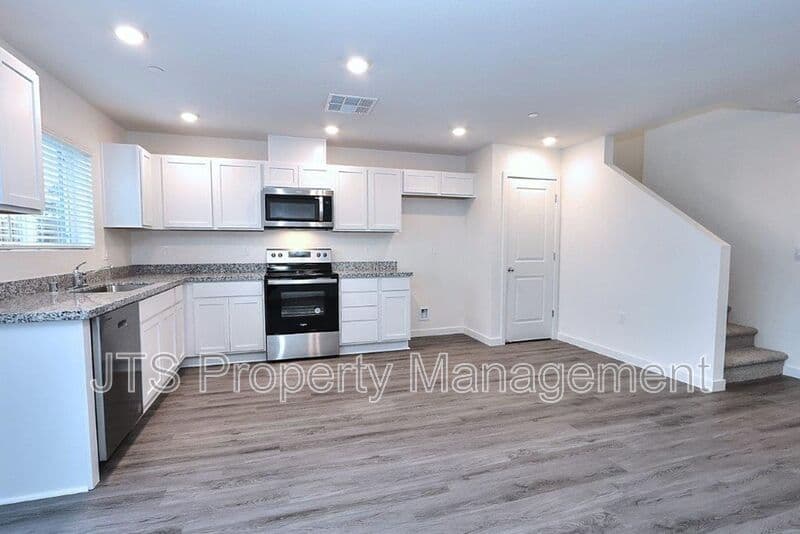 Roseville House: 2049 Shady Tree Circle