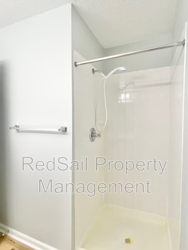 Williamsburg House: 305 Settlement Dr