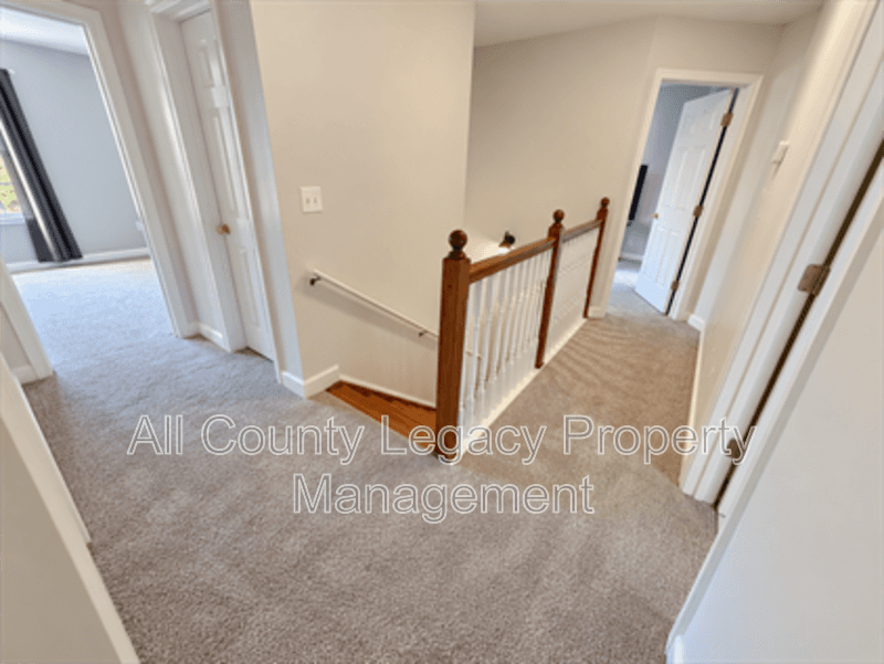 Loganville House: 305 Greenleaf Ct
