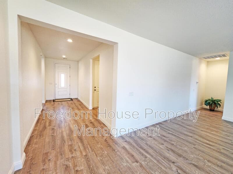 Pahrump House: 6660 Stubblefield Drive