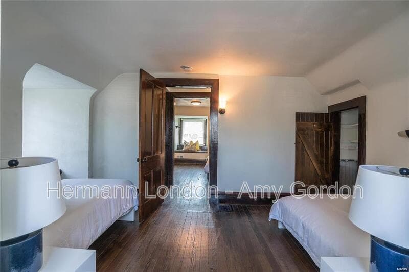 Saint Louis House: 3922 Castleman Avenue,