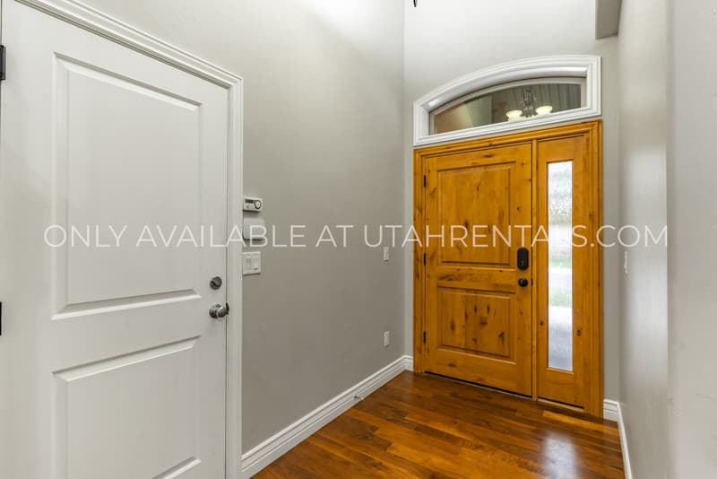 Orem House: 2032 West Golden Pond Way
