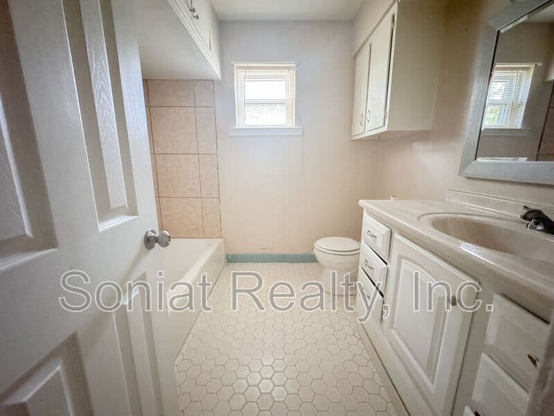 New Orleans Condo: 423 S. Murat